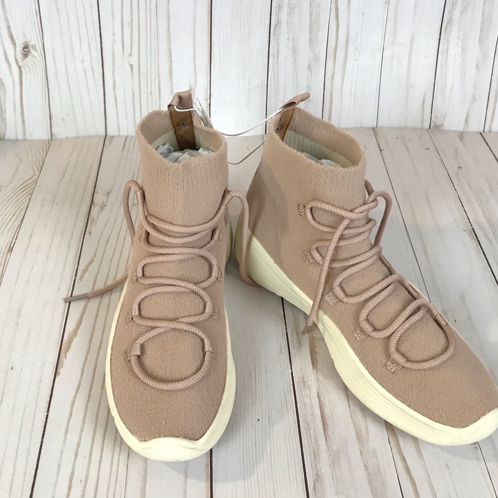 Women’s dress tennis shoes